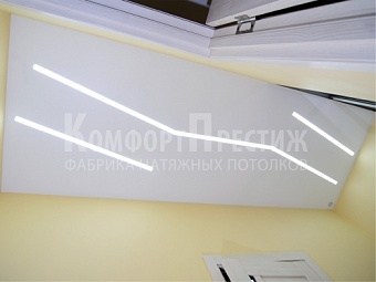 Парящие натяжные потолки в прихожей 8